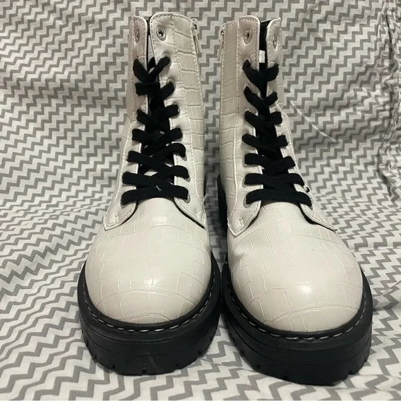 True Craft White Combat Boots. Almost New. I wore them once. No original box. - Picture 3 of 9